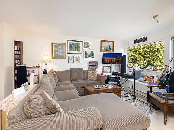 3rd image of 3183 Esmond Ave #304