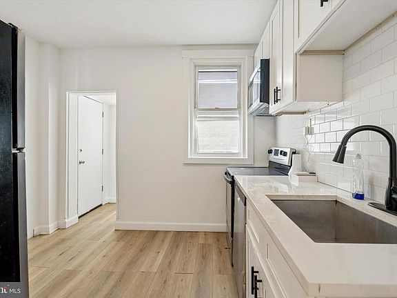 5th image of 1214 E Stafford St