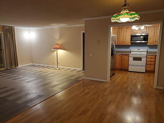 3rd image of 2540 Clairemont Dr Unit 101