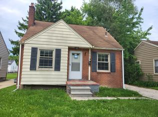 19677 Kingsville St, Harper Woods, MI 48225