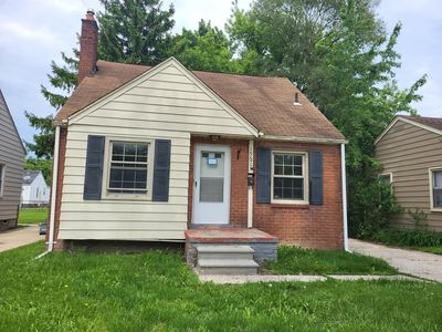 19677 Kingsville St, Harper Woods, MI, 48225