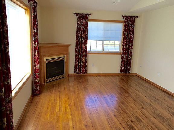 2nd image of 22533 Evergreen Cir