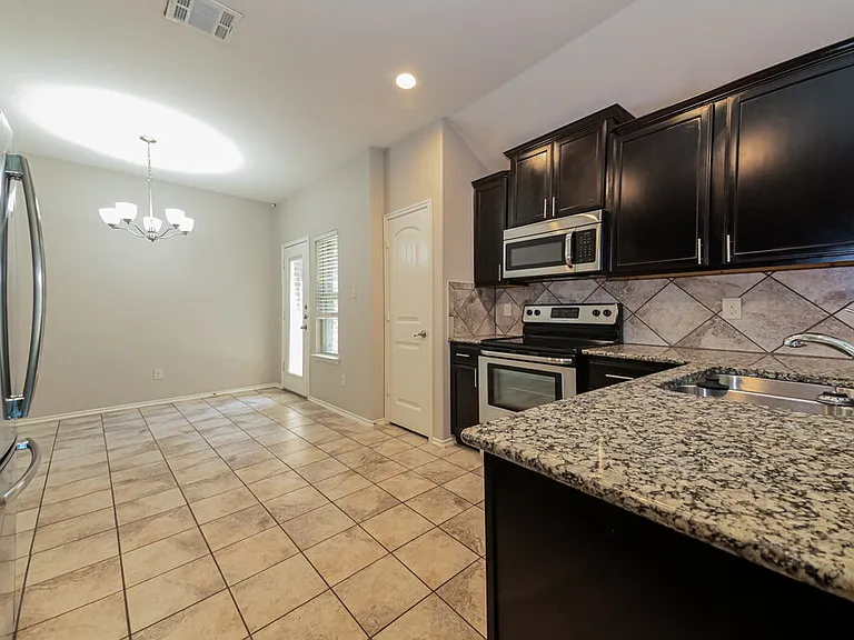 8905 Tenderfoot Ln — Photo 7