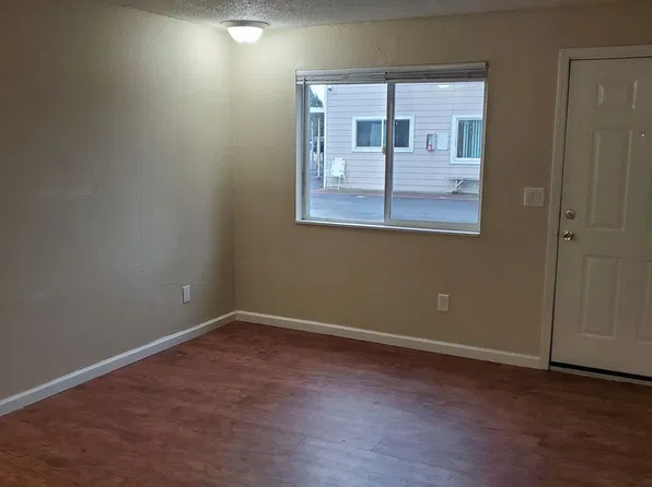Meadow Creek Apartments, 815 SW Cozine Ln #23, McMinnville, OR 97128