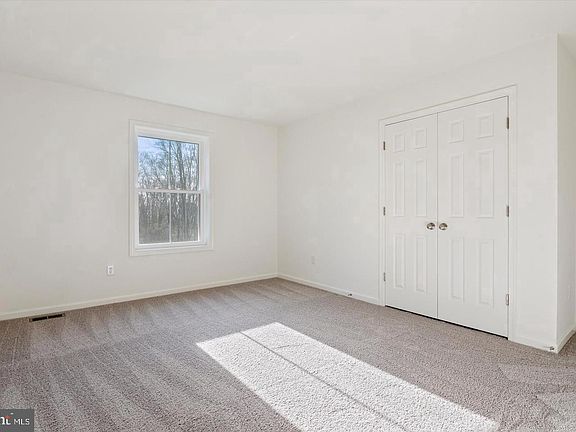 4th image of 117 Silversmith Rd