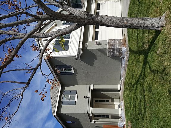 Exterior Front yard