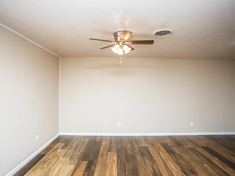 2811 43rd St #10 — Photo 17