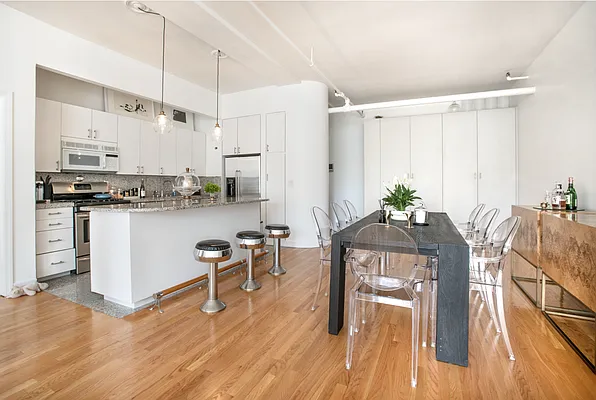 Rented by Makover Group Inc | media 23