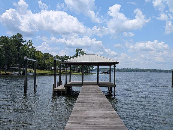 3rd image of 2364 Lakeside Dr