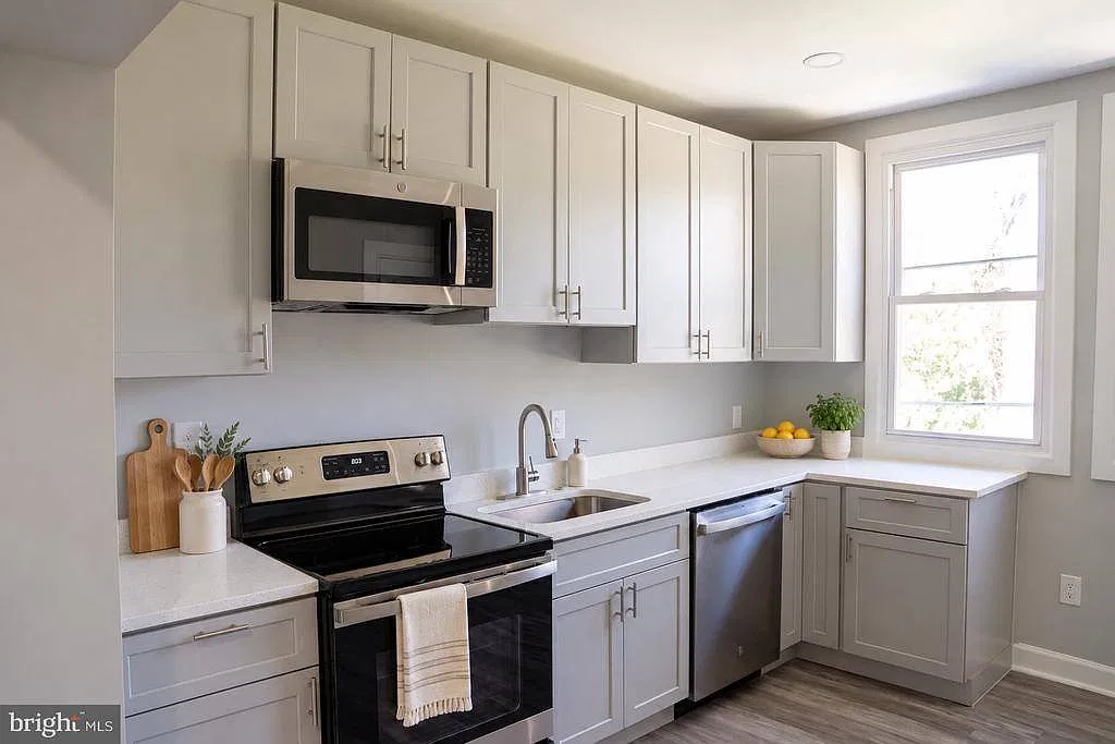 2 bed, 834 sqft, $1,600 — Photo 3