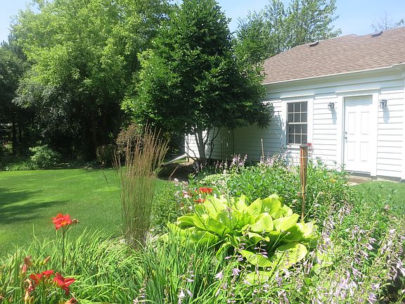 4th image of 855 Thornwood Ln