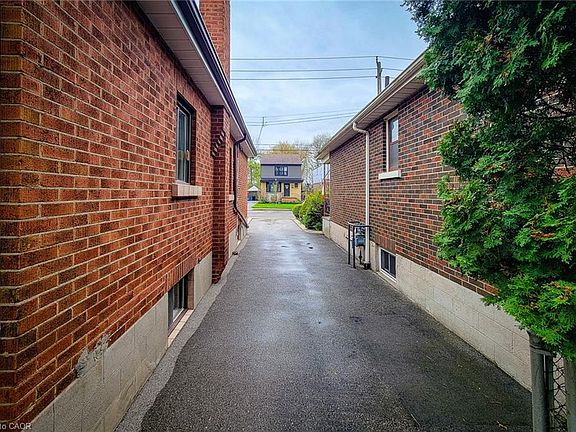 4th image of 187 Paradise Rd N