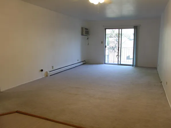 1095 Miller Ln, Buffalo Grove, IL 60089