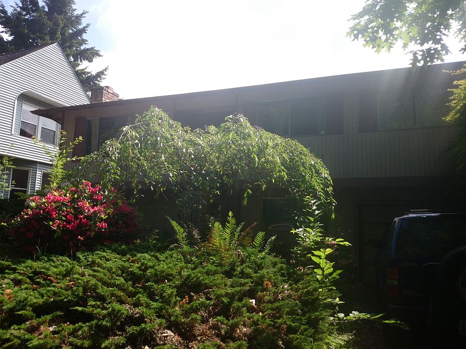 2nd image of 920 22nd Ave
