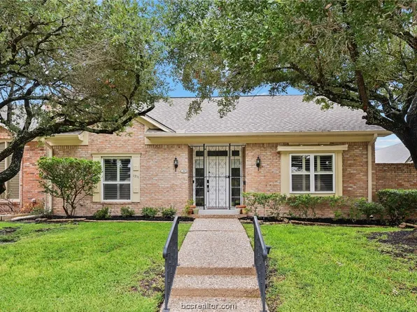 1211 Brook Hollow Dr, Bryan, TX 77802