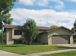 1840 27th Ave S, Grand Forks, ND 58201