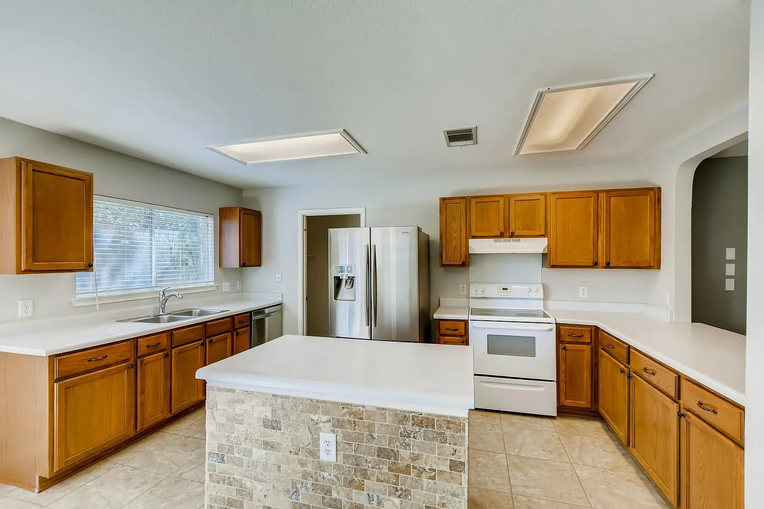 3 bed, 2.0 bath, 1507 sqft, $1,850 — Photo 4