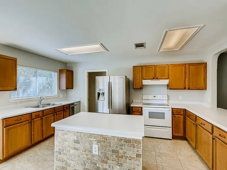 303 Bello Dr — Photo 4