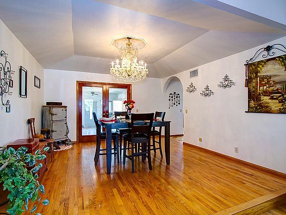 3rd image of 842 Leah Ln