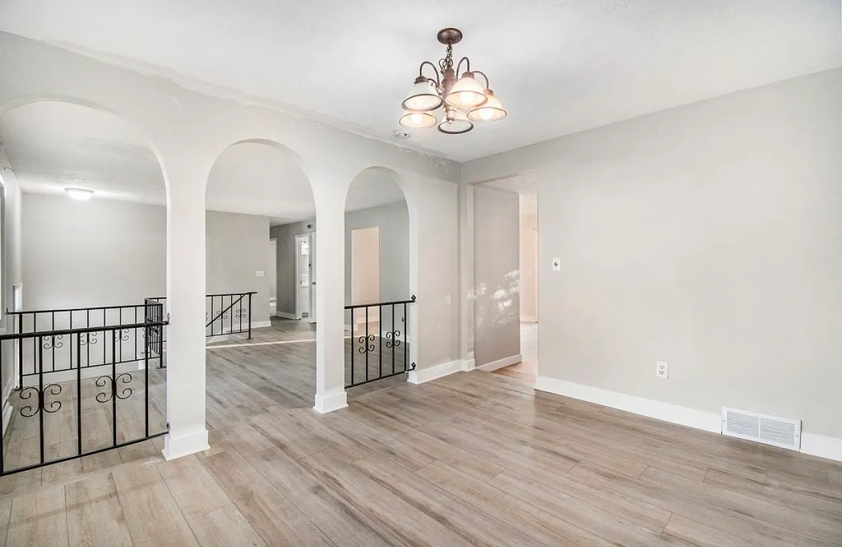 3 bed, 2063 sqft, $2,100 — Photo 4