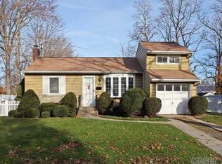 35 Peachtree Ln, Huntington Station, NY 11746