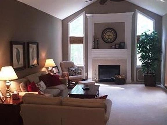3rd image of 43557 Hillsboro Dr