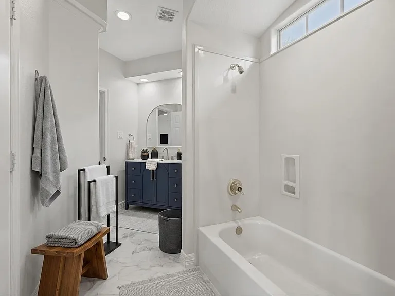 3315 Riviera Dr — Photo 31