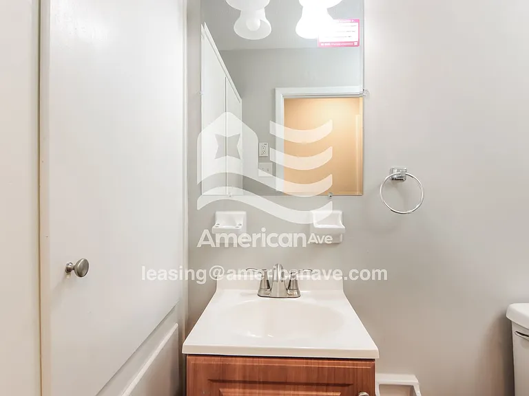 931069_009_main_bathroom_13980568.jpg
