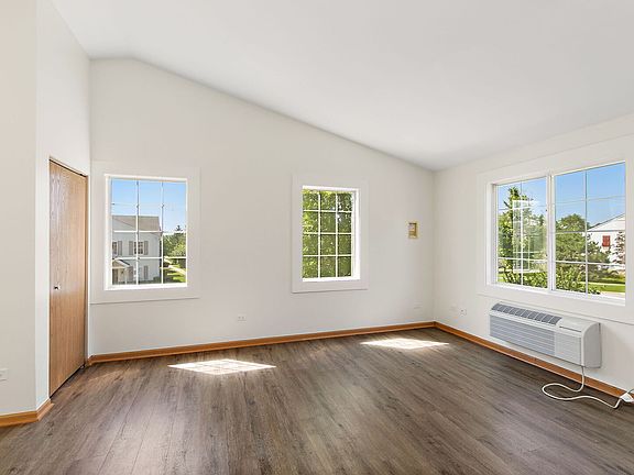 4th image of 131 Silverstone Dr #4