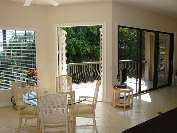 Breakfast Area and Lanai/Cabana
