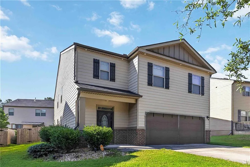 5 bed, 3.0 bath, 2540 sqft, $3,500 — Photo 2