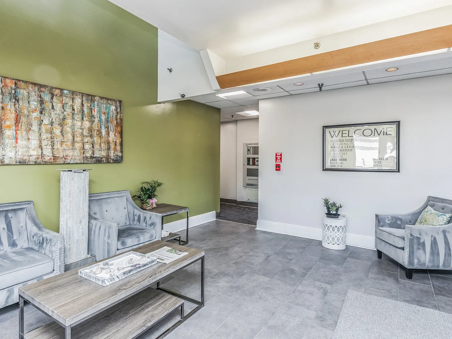 Highland Plaza Apartments — Photo 4