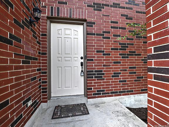 3rd image of 13330 Magnolia Brook