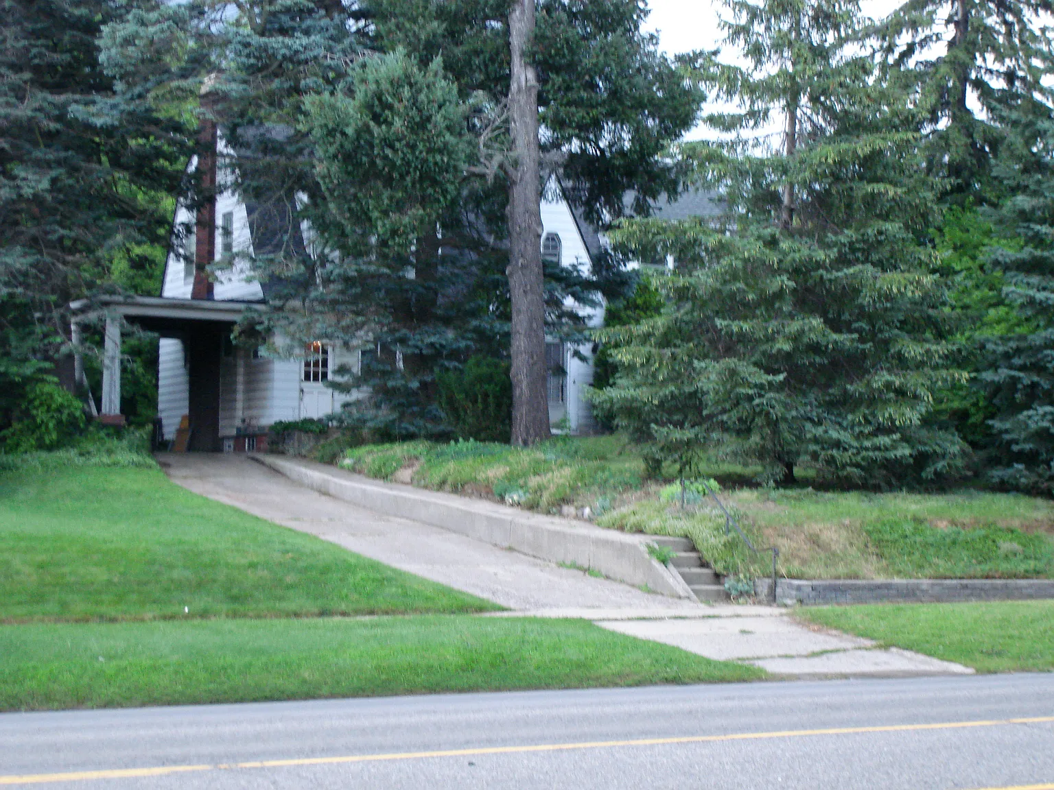 1213 N Main St photo 1