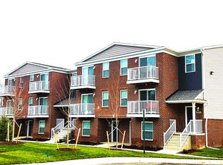 29295 Eldon St, Farmington, MI 48336