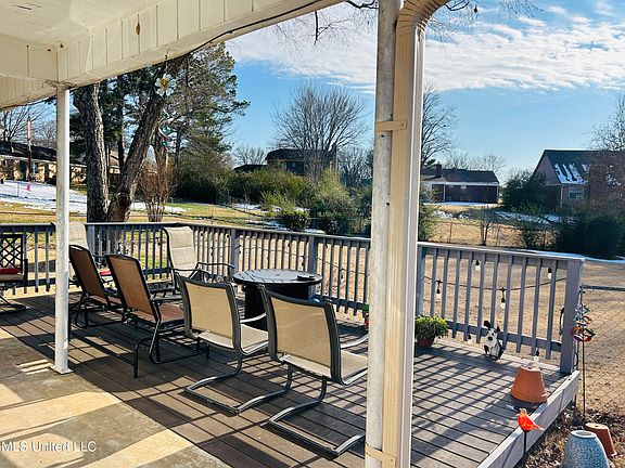 5th image of 8561 Lakeshore Dr W