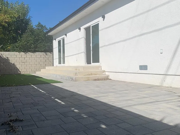 13532 Hamlin St — Photo 15