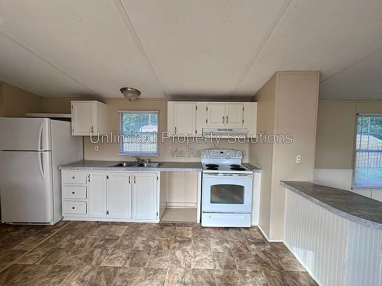 9499 Wendi Dr NE #J — Photo 6