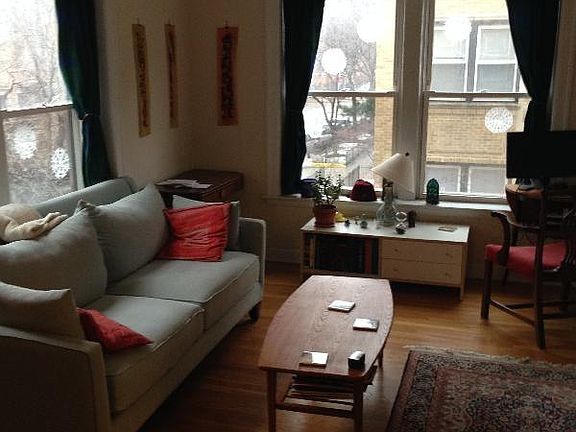 3rd image of 3926 N Pine Grove Ave #2K