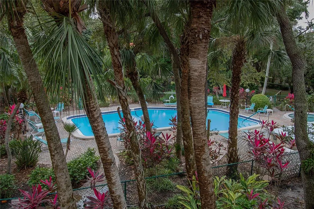 2 bed, 2.0 bath, 1592 sqft, $5,000 — Photo 2