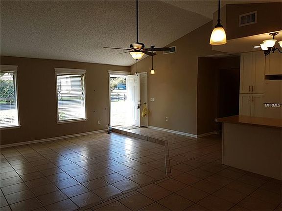 5th image of 7003 Fox Chase Dr