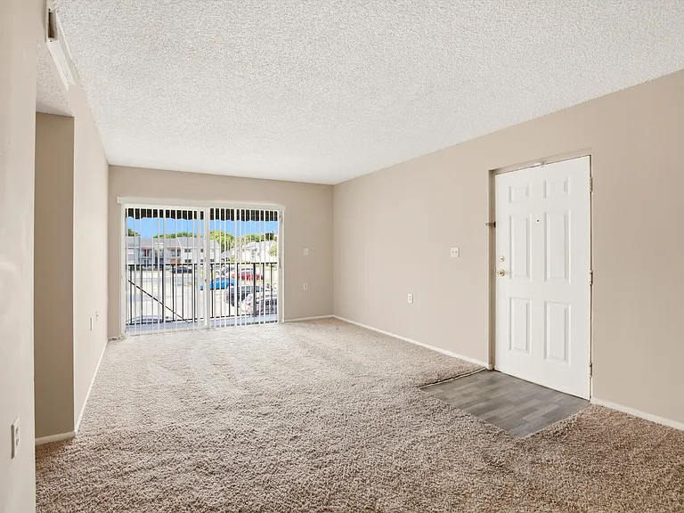 1153 Lake Victoria Dr #H — Photo 1