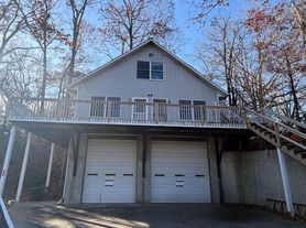 84 Lindsey Ln, Burnsville, NC