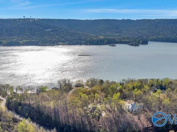 745 Monte Sano Dr, Scottsboro, AL 35769
