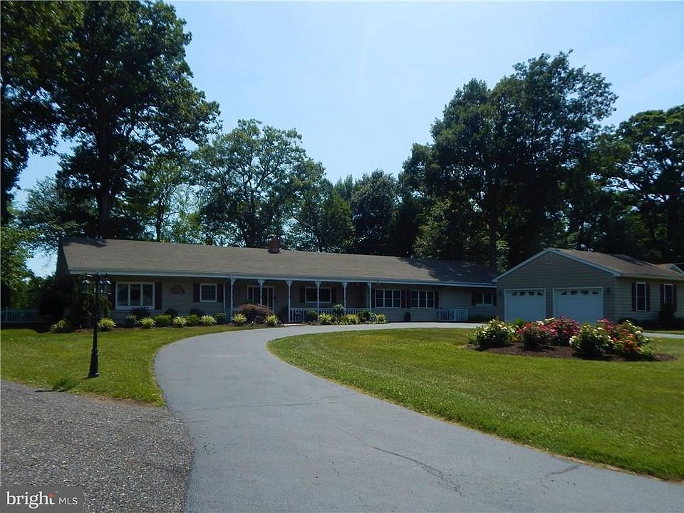 1st image of 158 Lakeside Dr