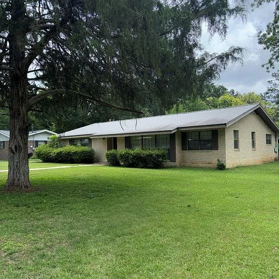 1113 Sumter St — Photo 1