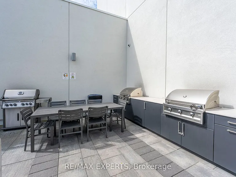 9000 Jane St #1220 — Photo 30