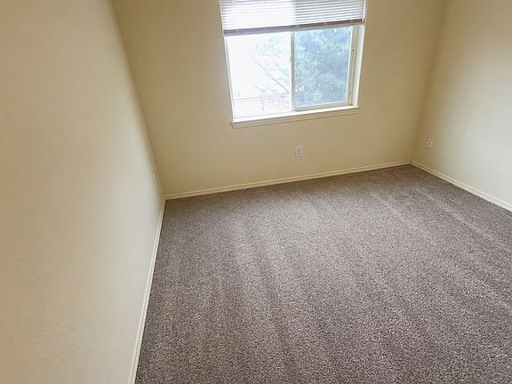 4th image of 3016-3022 SW Juniper Ave #678