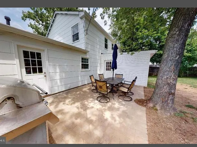 Riverton Ln — Photo 9