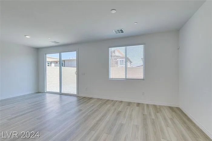 3 bed, 2.5 bath, 1560 sqft, $2,380 — Photo 4